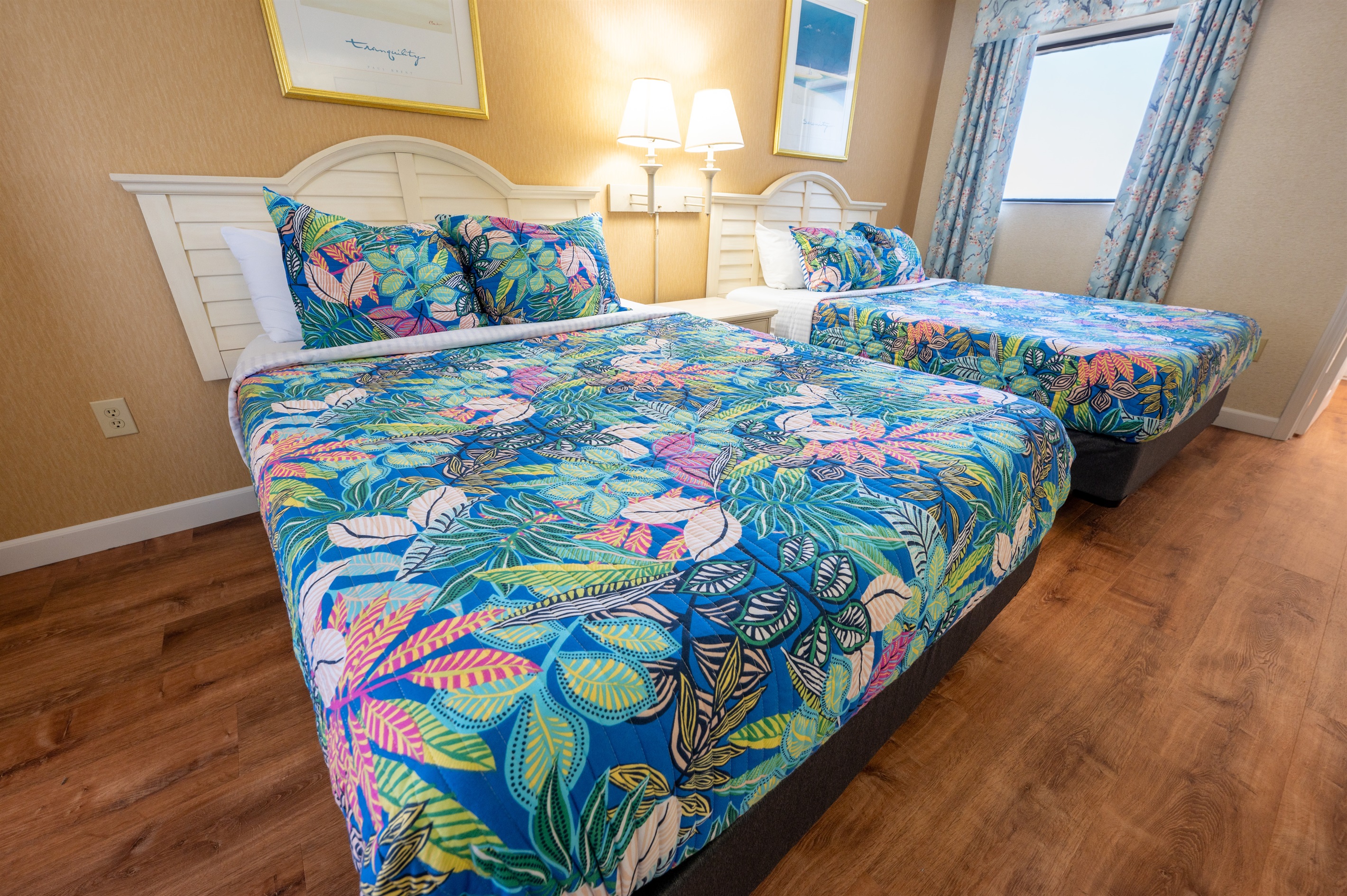 New Breakers with Great Views Studio Heated Pools! 4