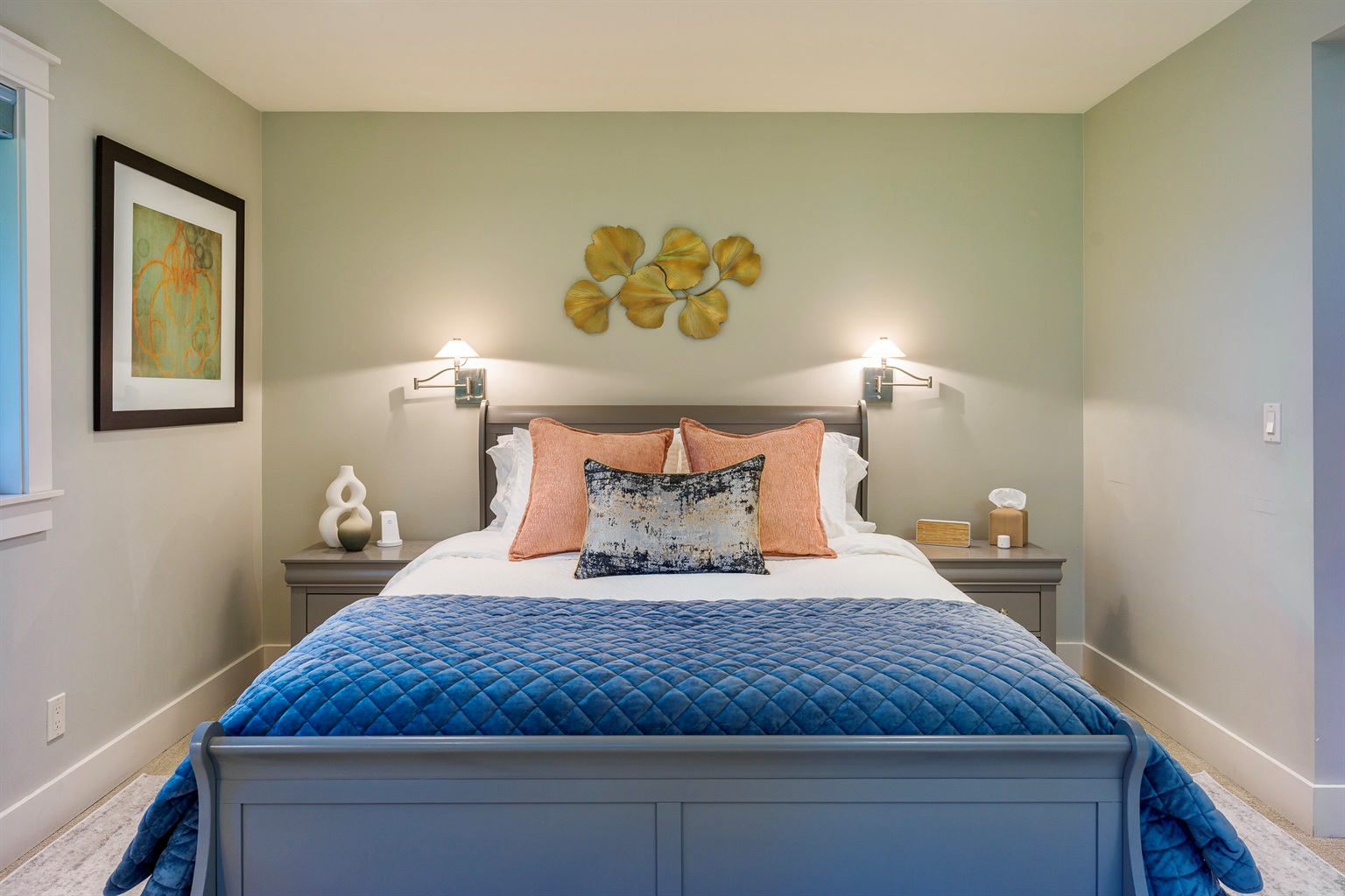 Unwind after a fun filled day or stay in and relax! Whatever the reason, you'll be sure to find the perfect rest in this luxurious queen bed.