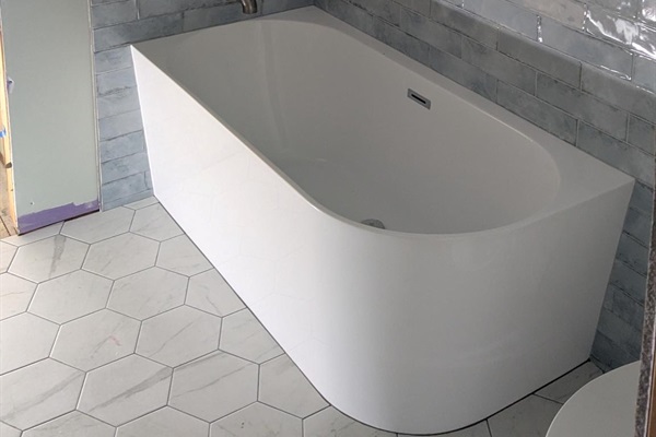 Nice large tub in the Jack and Jill bathroom.