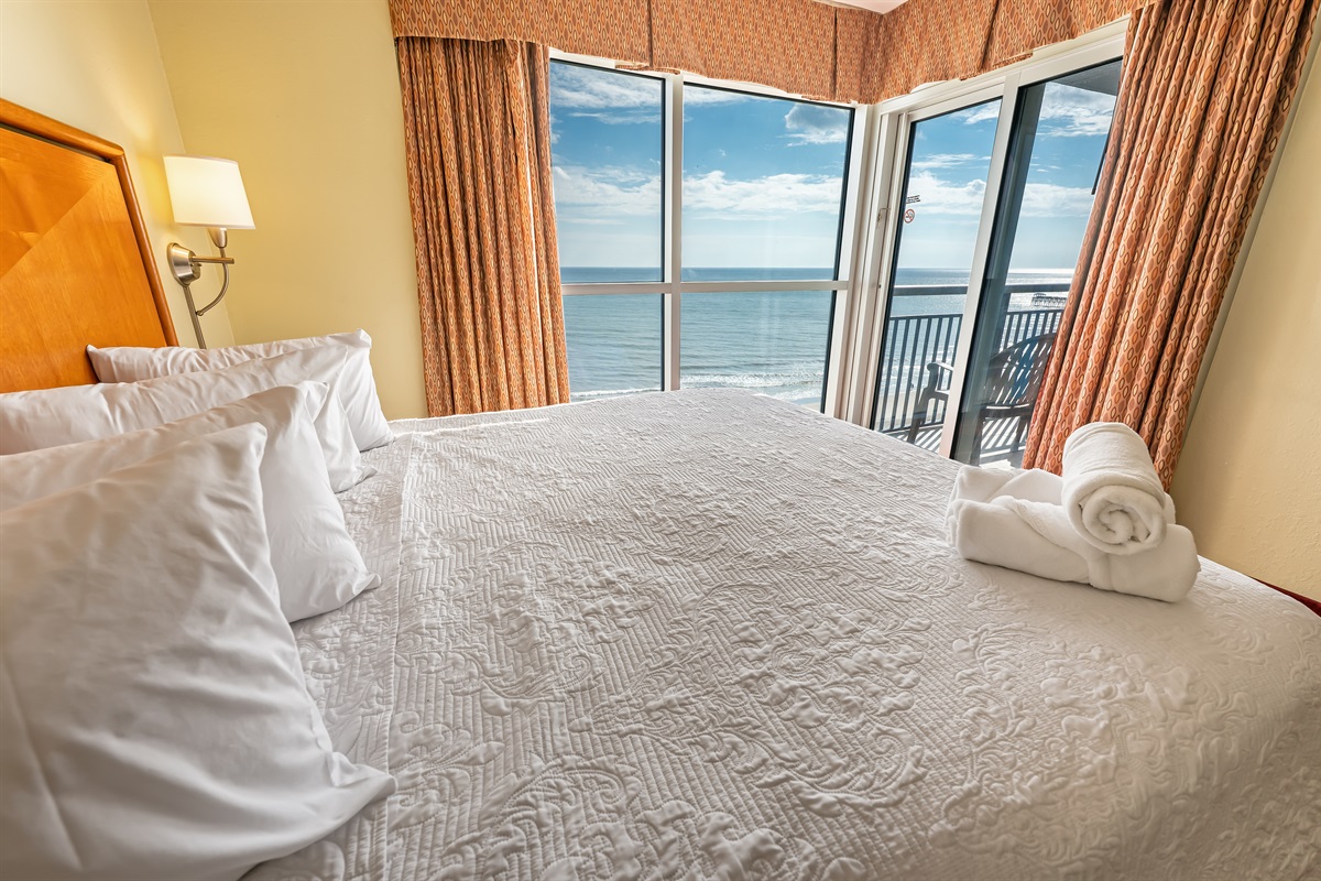 Beautiful Bedroom with Amazing Views 🌊☀️