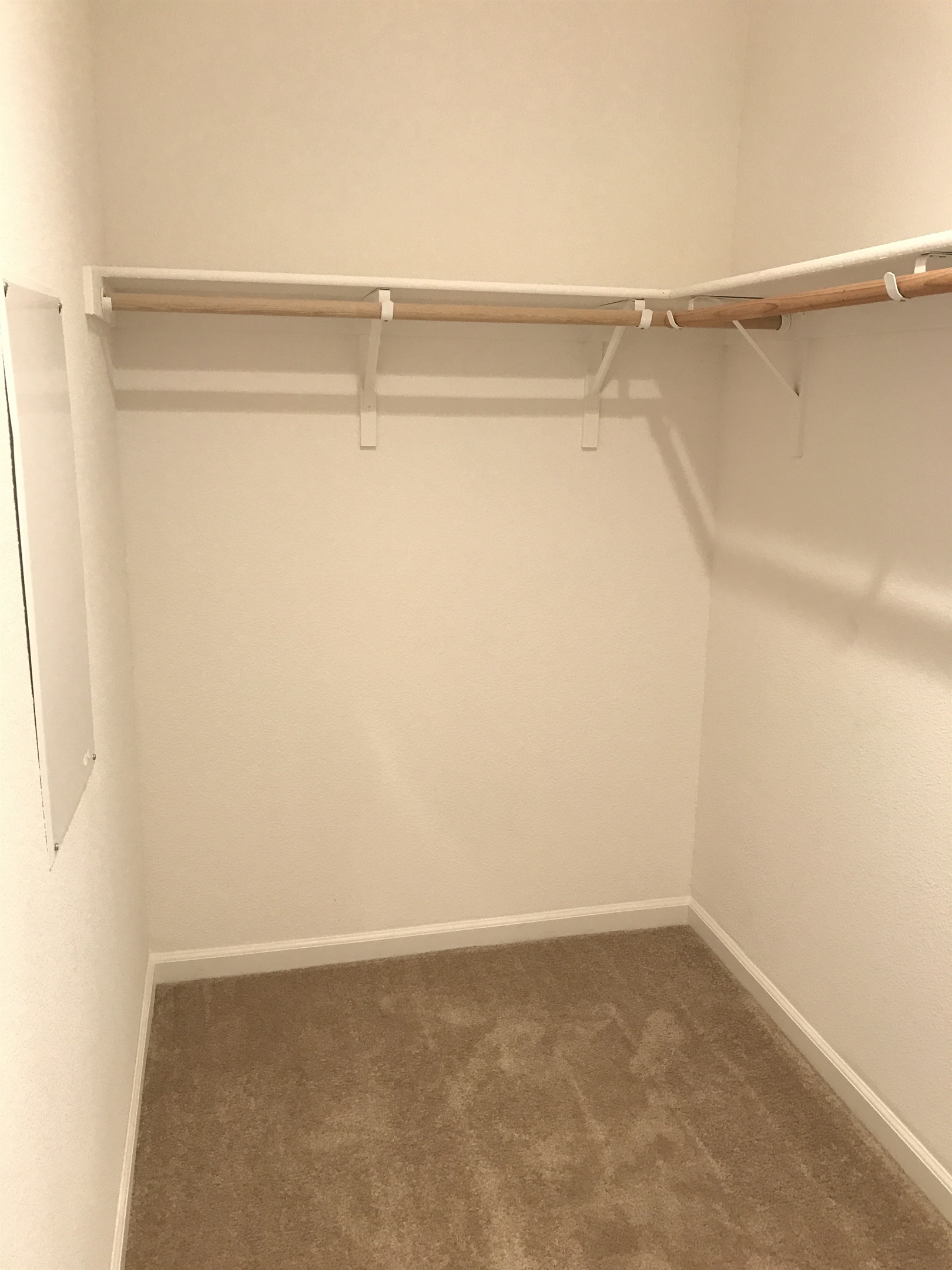 Master Bed Walk-in Closet