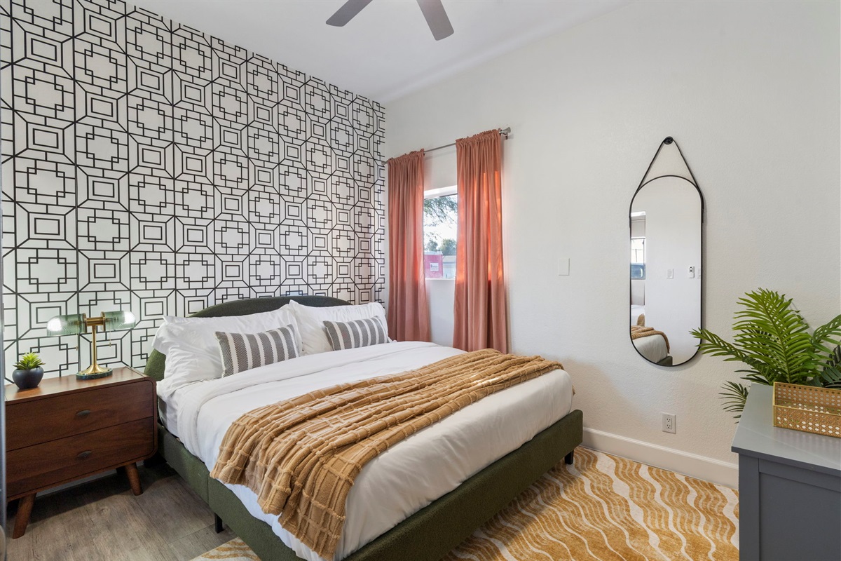 55" TV & Shared bathroom right across hall