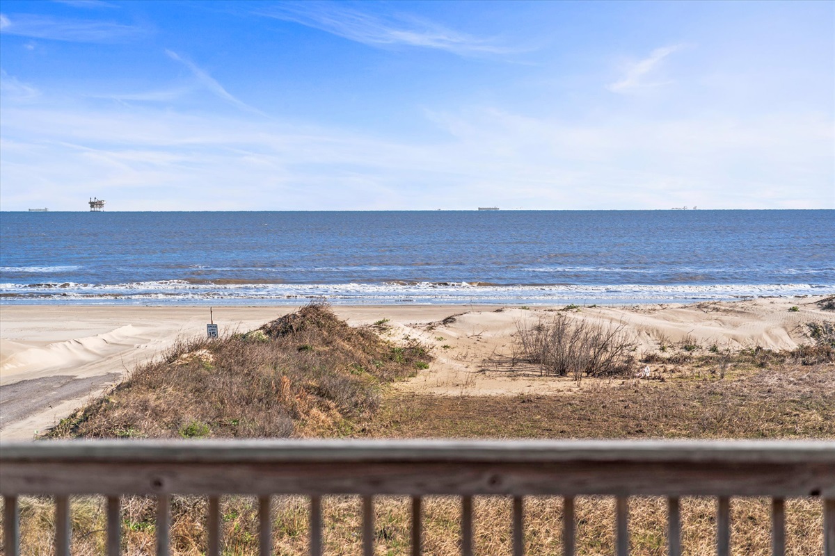 d4649a0b551240d383c3d68a52173af3 Large | Beachhouse | Texas | TX | Vacation Homes | Galveston | Crystal Beach | Kokomo | Breezy Days | Beachfront Elegance | Sunrise Serenity | Southern Sands Property Management, LLC
