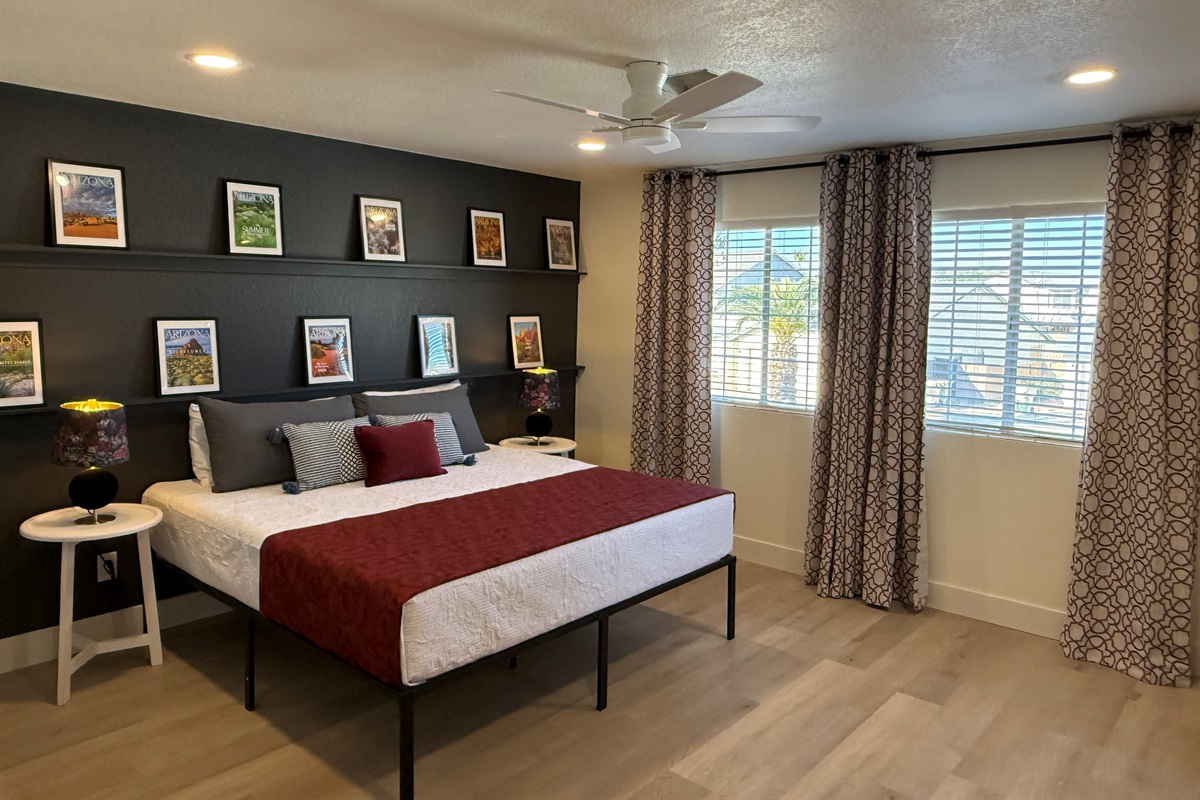 Huge Main Bedroom Suite - Upstairs, Ensuite Bathroom w/Separate Shower & Soaking Tub, King Bed, TV, Walk-In Closet, Blackout Curtains