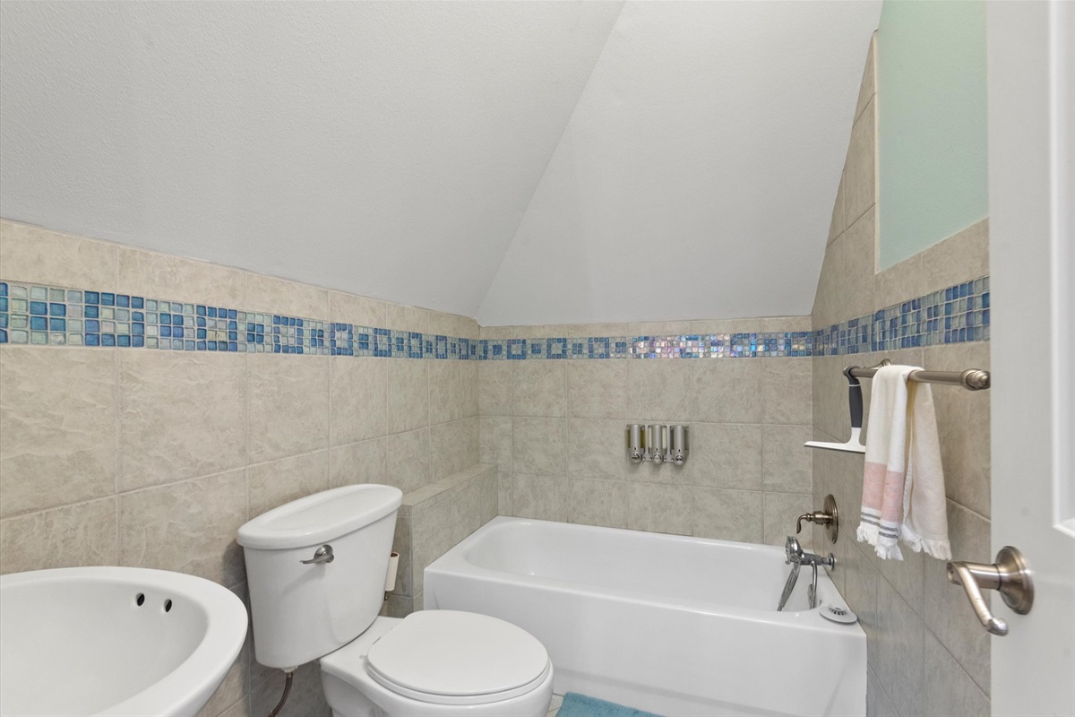 d477346baab84366a1fc9b193446f4e3 Large | Beachhouse | Texas | TX | Vacation Homes | Galveston | Crystal Beach | Kokomo | Breezy Days | Beachfront Elegance | Sunrise Serenity | Southern Sands Property Management, LLC
