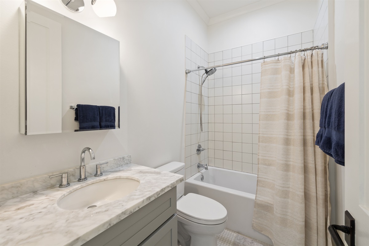 Calming bath with single vanity and tub-shower, designed for slow mornings and easy Gulf Coast living.
