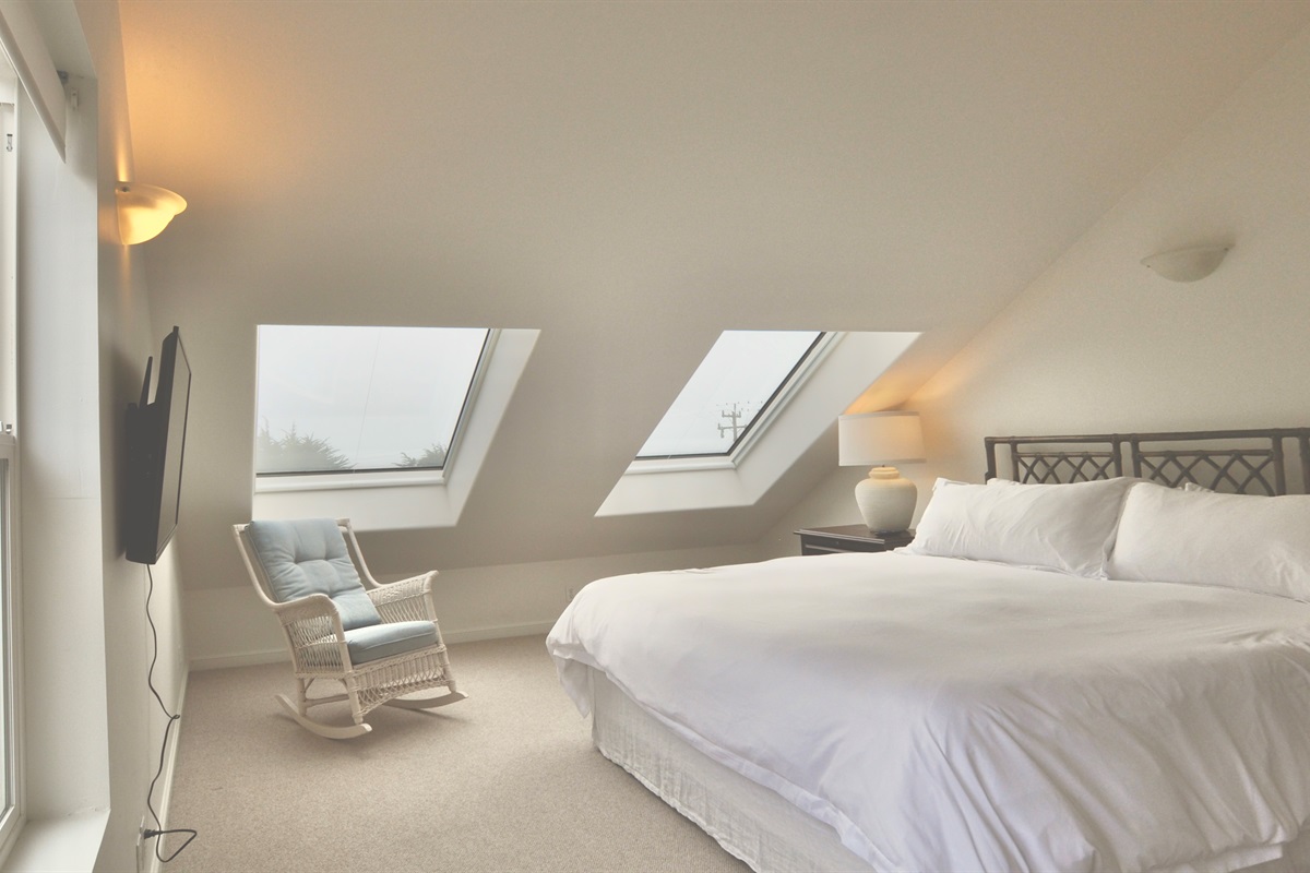Upstairs bedroom: king bed, skylights, smart TV, ocean views, full closet and en suite bathroom.