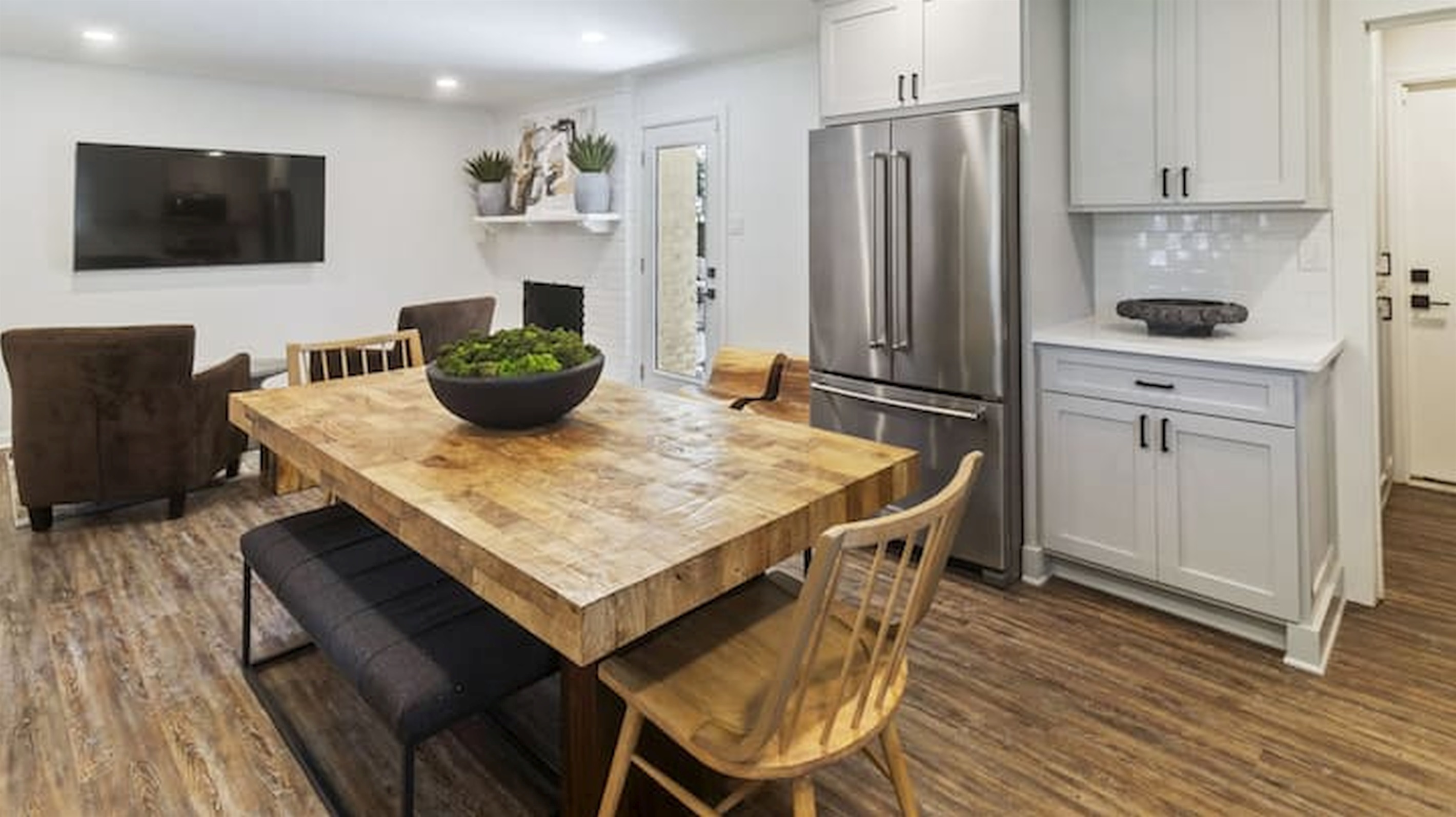 Open dining space adjacent to the kitchen — great for meals, coffee, or gathering together.