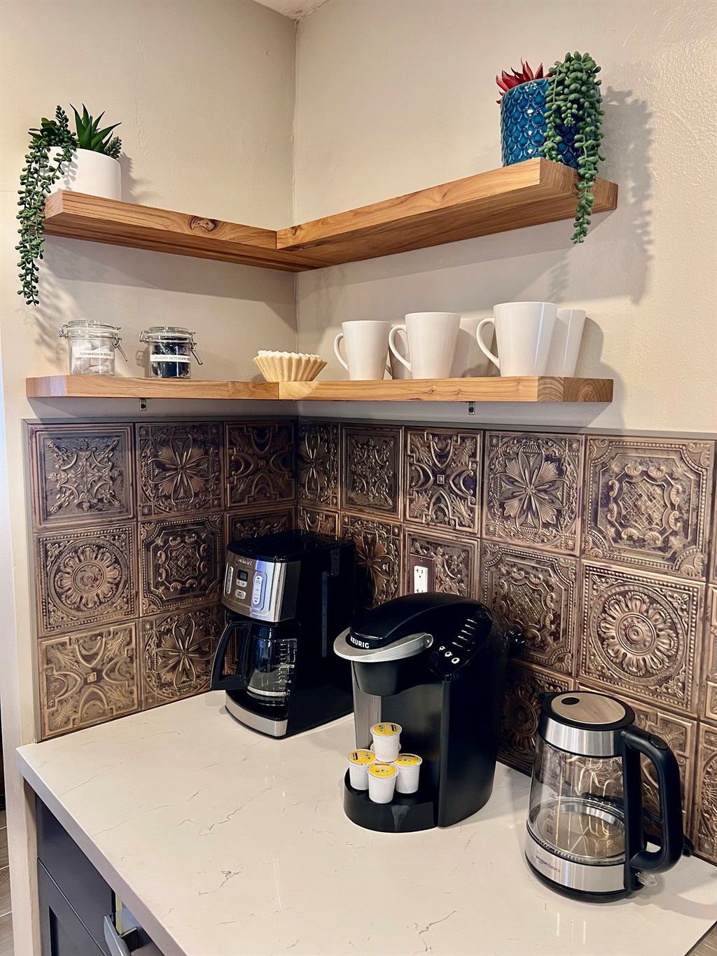 Your morning coffee is covered. Choose between a full-pot drip coffee maker or a single-serve Keurig