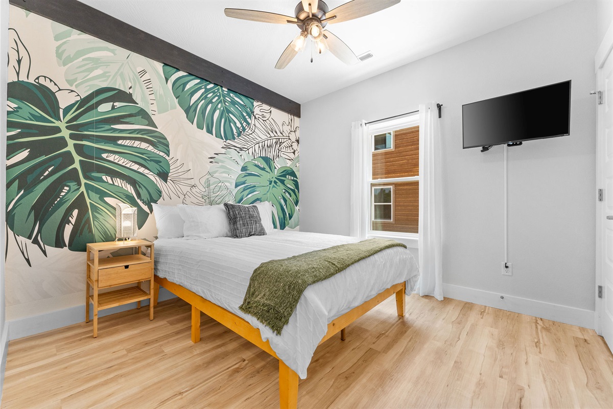 Lower level queen bedroom w/ ensuite bathroom