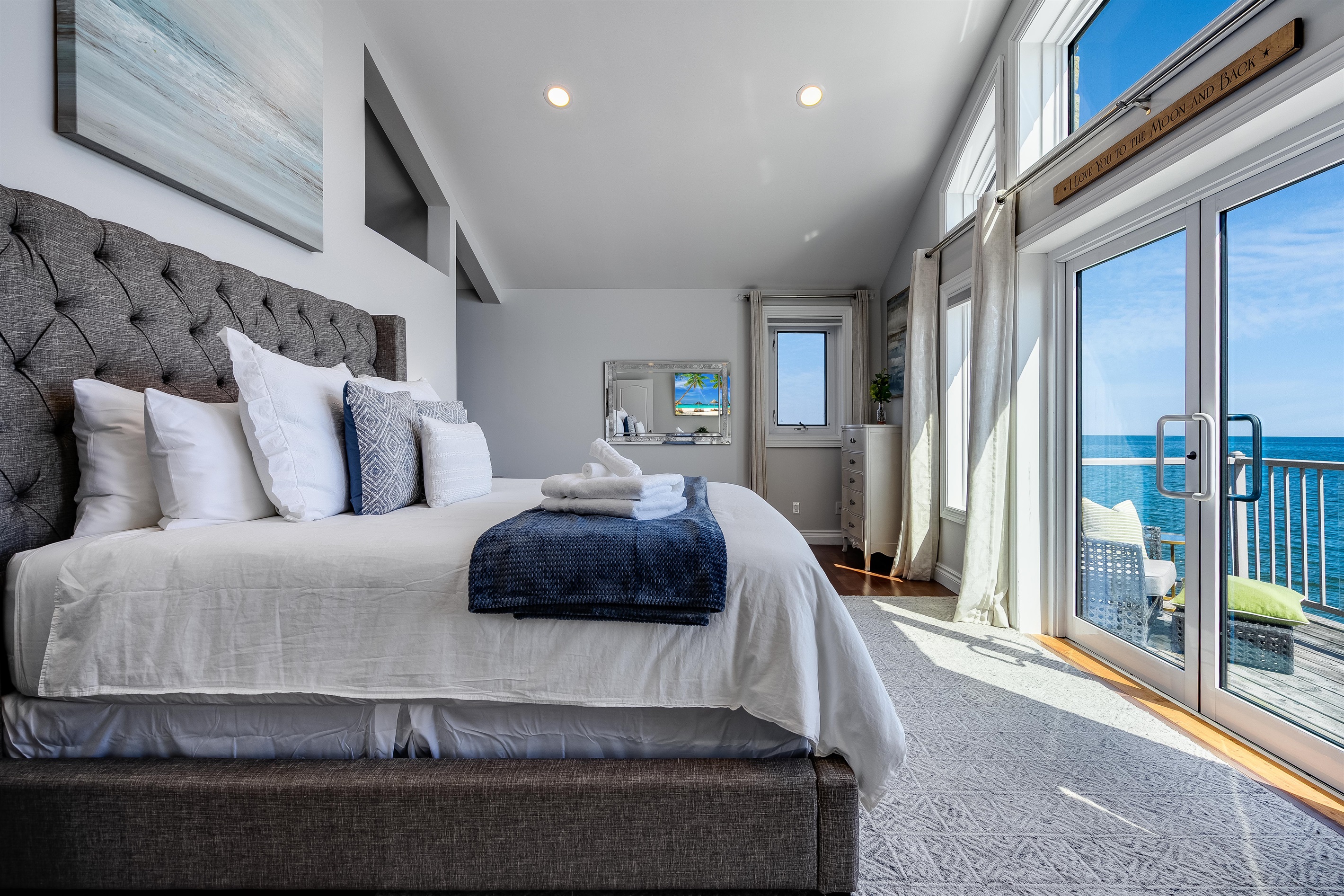 Private master bedroom, with a gorgeous view of the horizon. 
