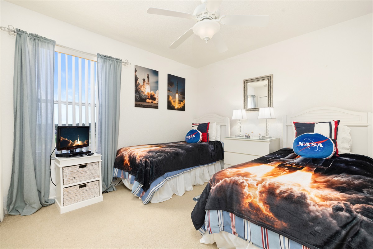 The newly redecorated space room also has two twin beds.