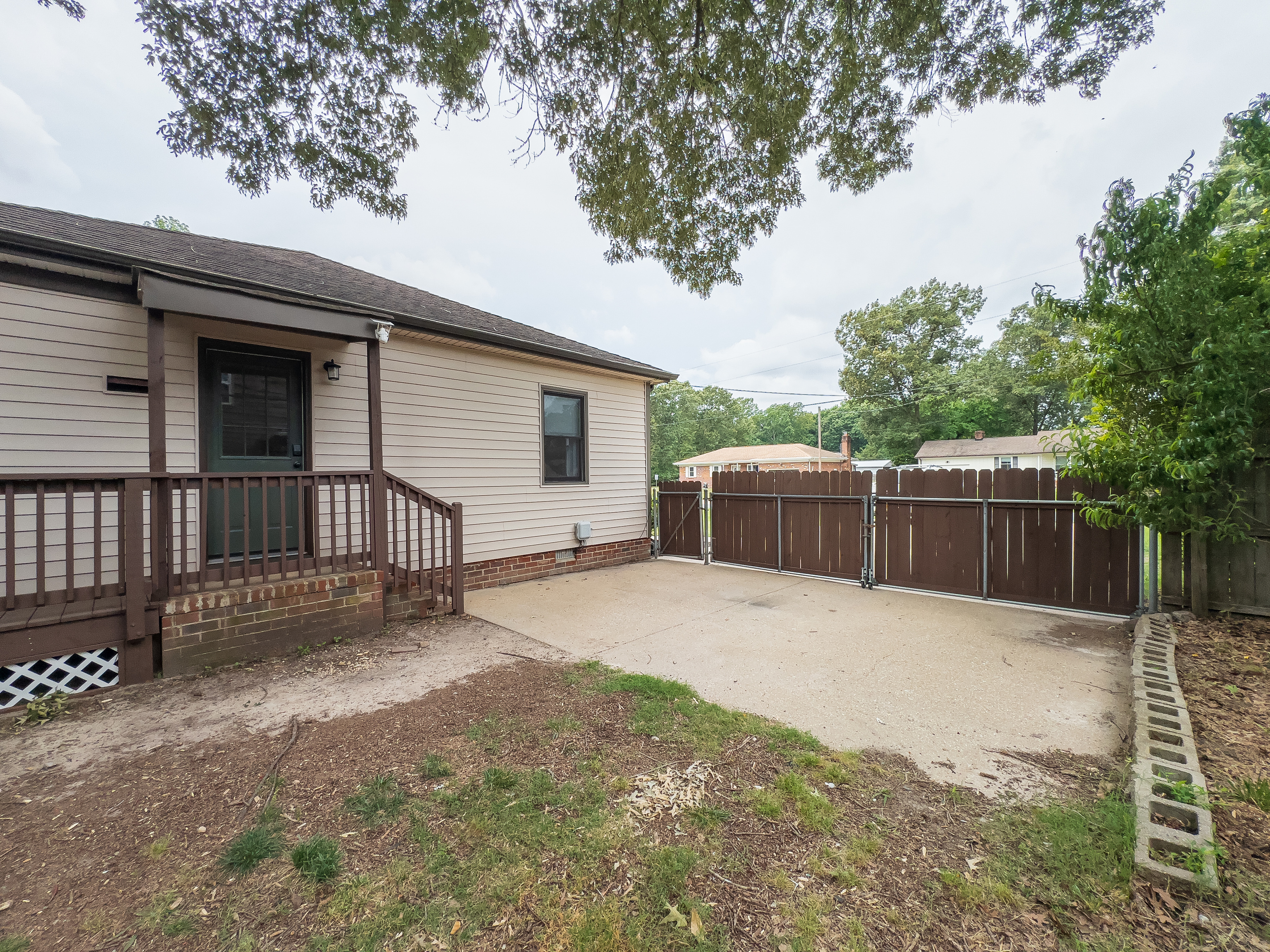 Side / Rear Entry