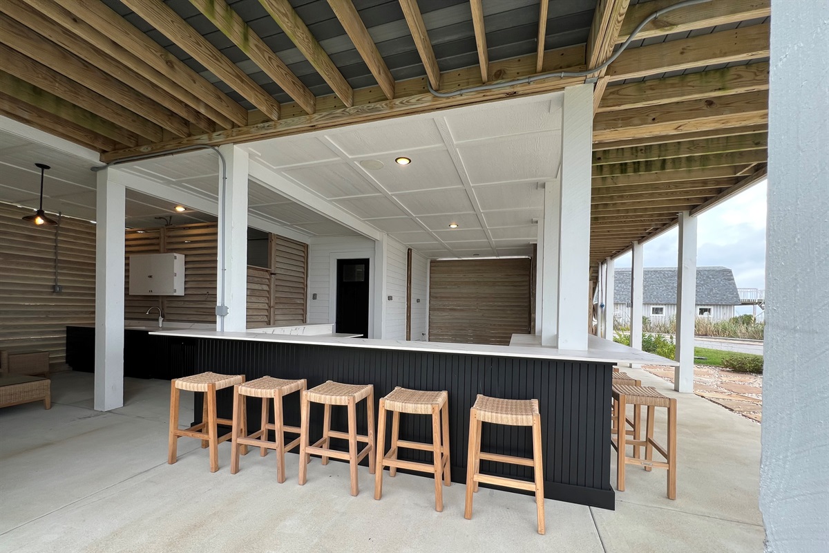 2025 Newly added bar and kitchen area!