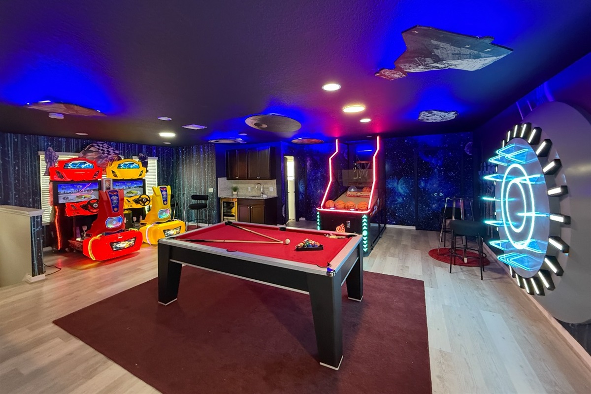 Play Pool - Outrun Race Cars - Super Star Arcade Basketball Game