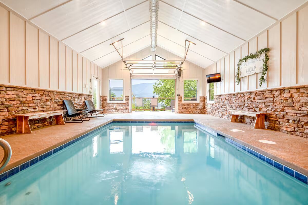 Your private Pool House with Mountain Views