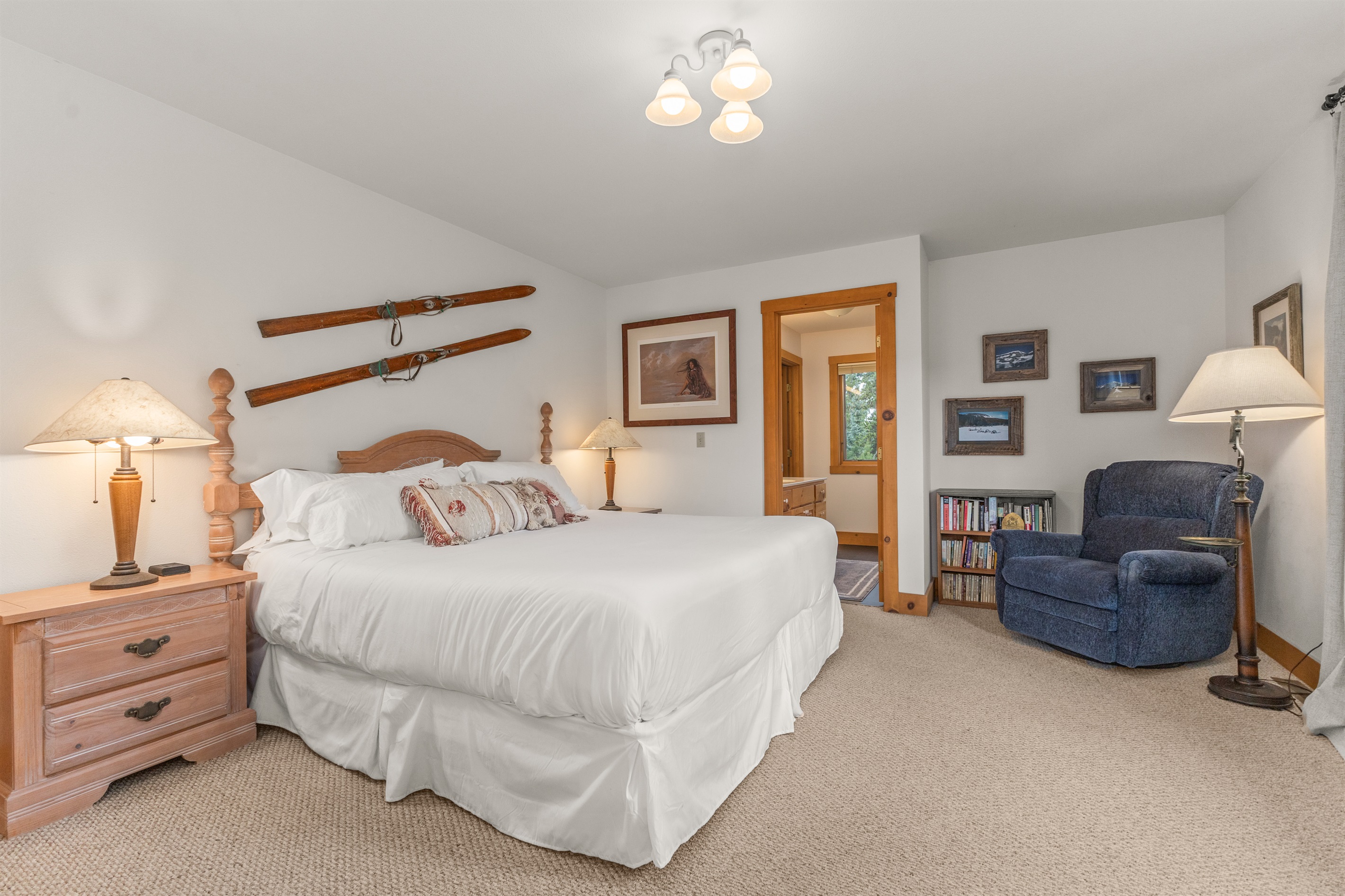 Ensuite Bedroom 2 | King Bed | Lounge Seating