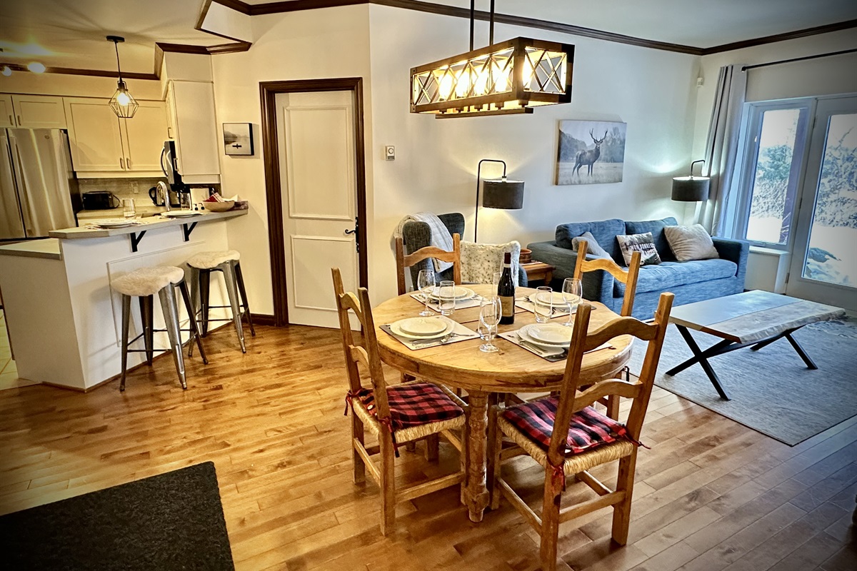 Gorgeous living space. Extra leaf available for dining table to fit additional people.