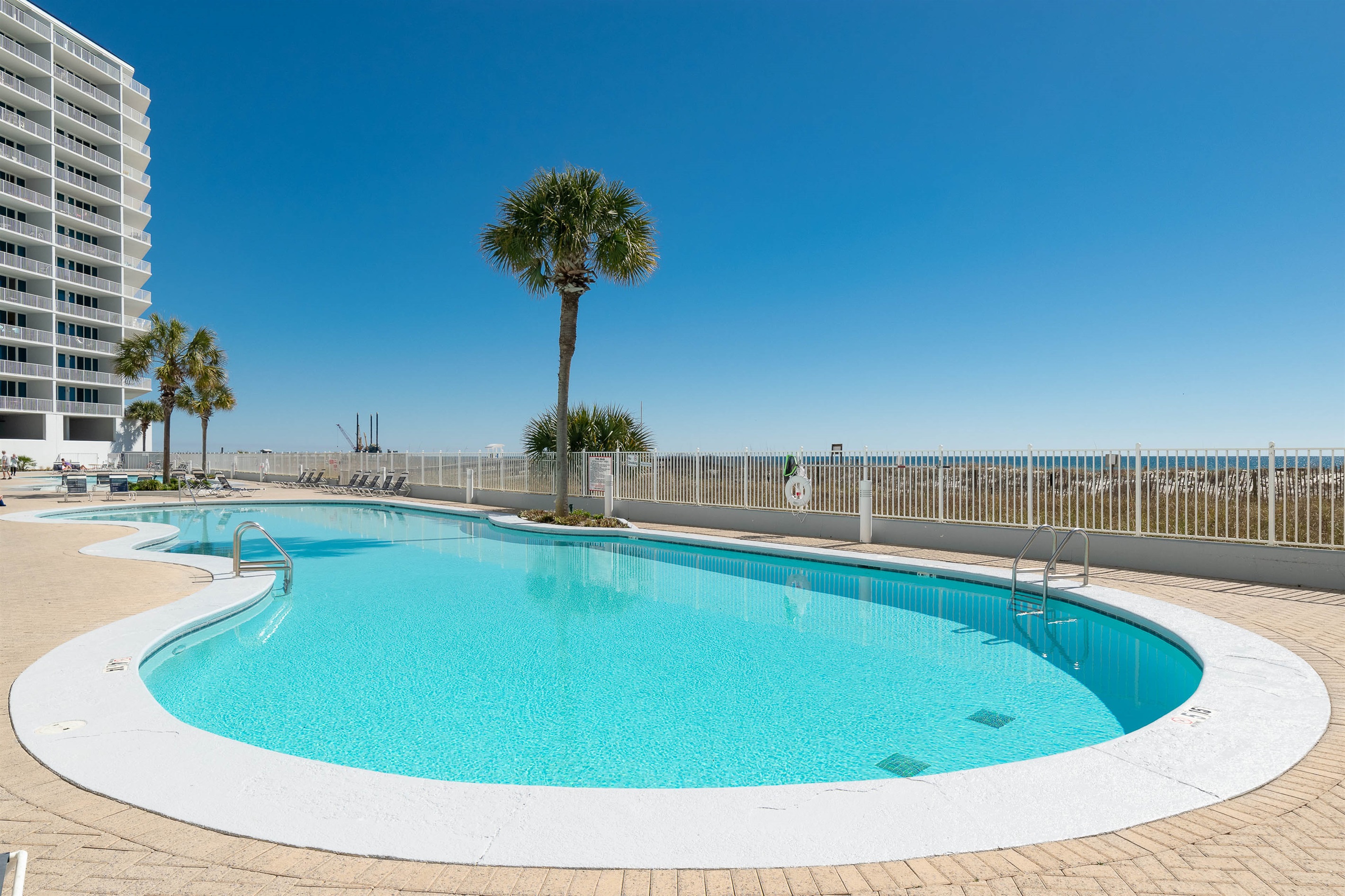 Soak up the Alabama sunshine at our luxury Gulf-front resort pool, complete with tropical palms and refreshing coastal breezes.