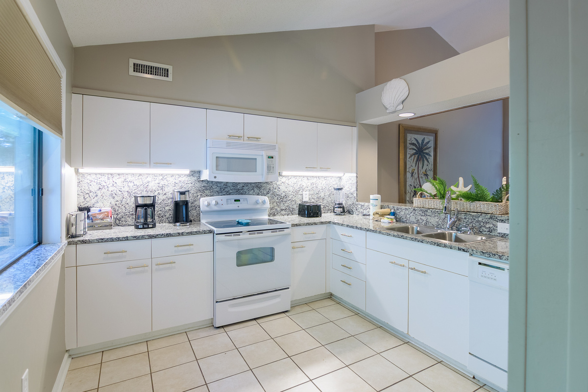 Beautiful kitchen, well stocked and spacious