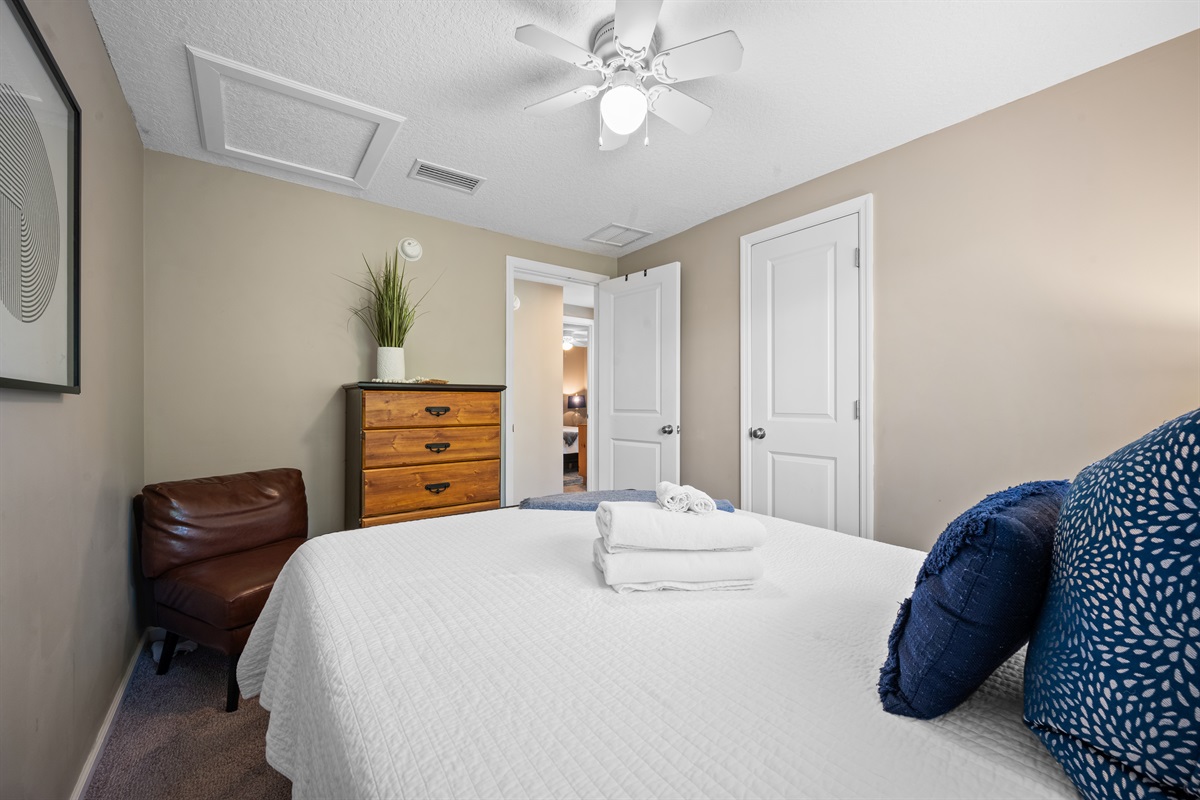 Bedroom 3 | Queen Bed