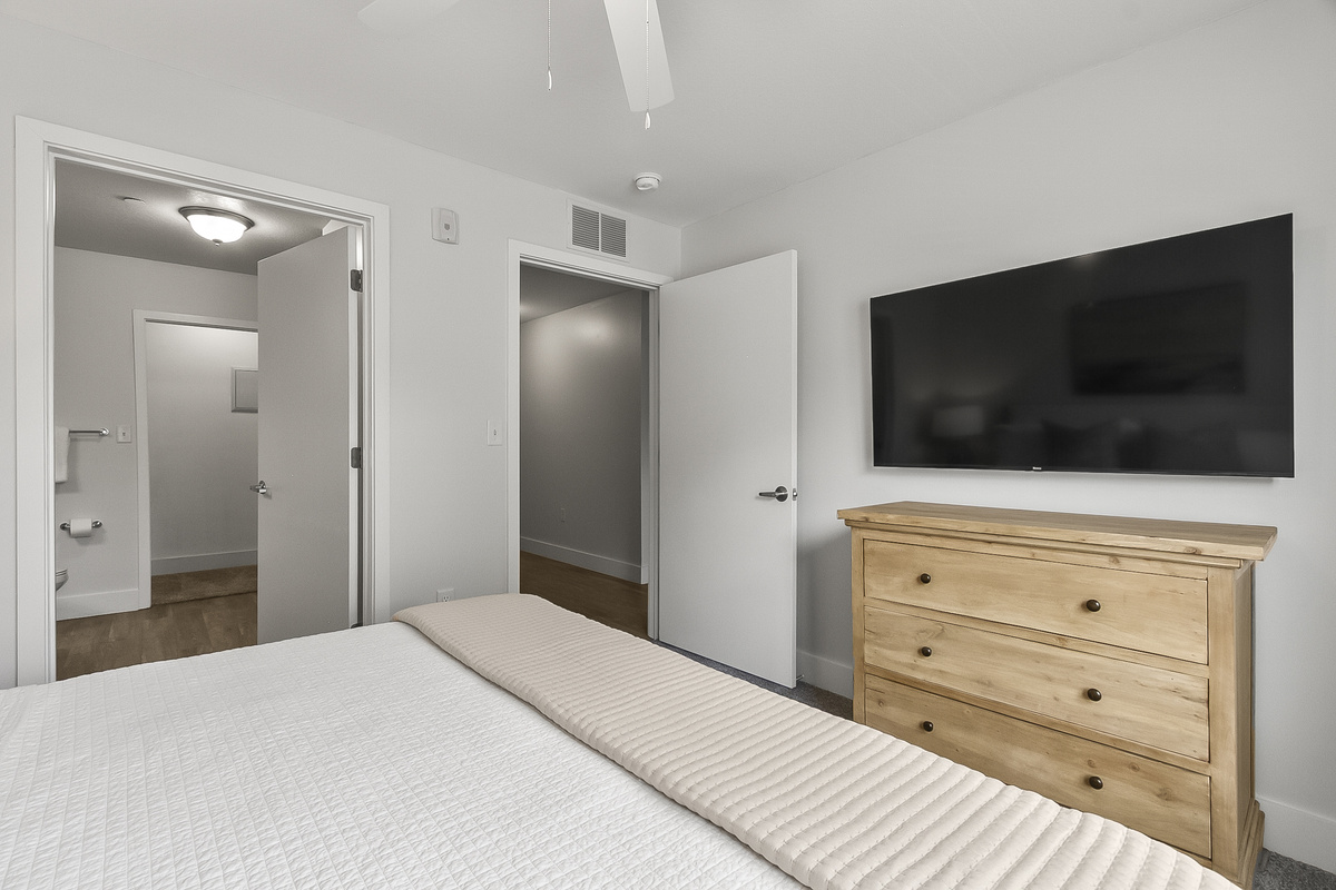 King Bedroom 2