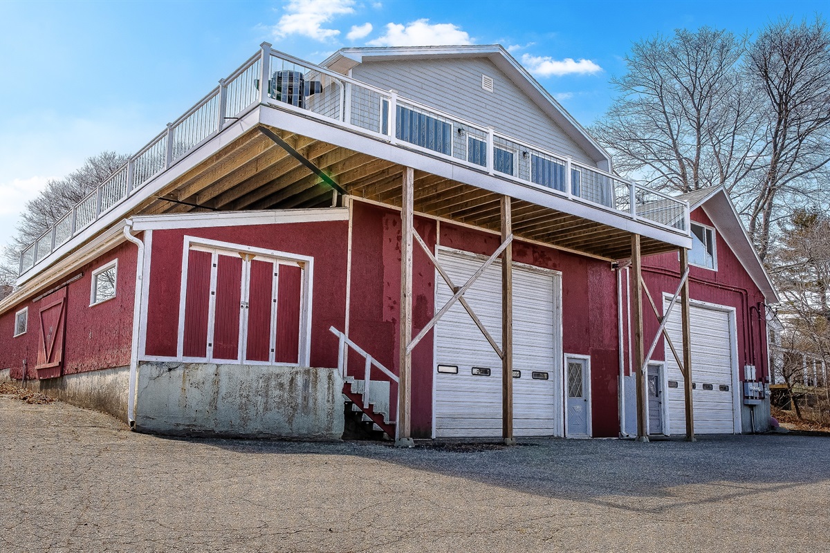 History preserved. The Aerie sits atop a historic maritime plant—complete with its original lobster float tank, packing facility, and boat shop. We’ve kept the exterior authentic to its "Quiet Side" roots while rising "back from the ashes" inside.