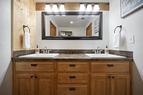 Double sink with plenty of room to get ready.