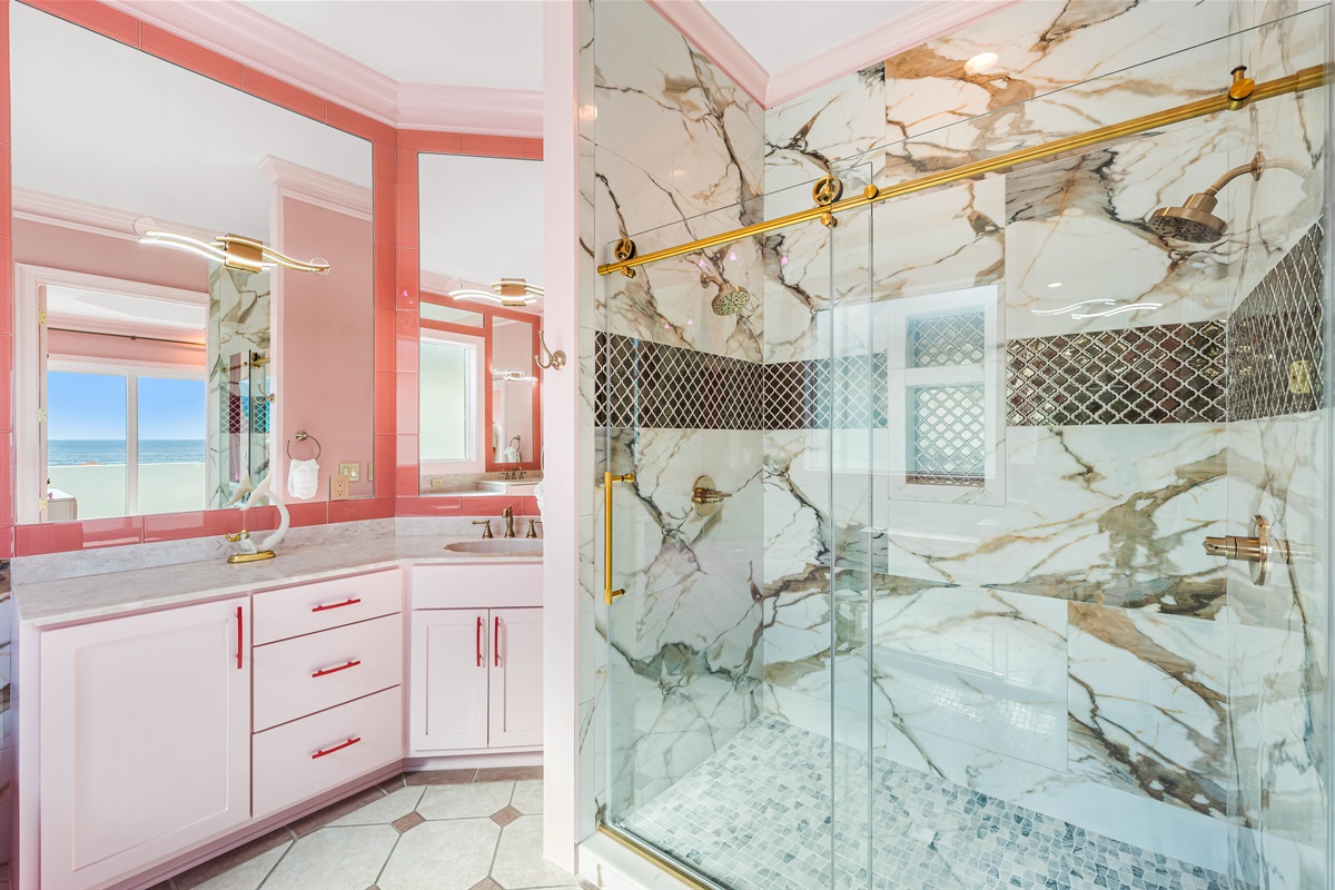 Beachfront Master Suite with Twin Bunk Nook Bath | Third Floor