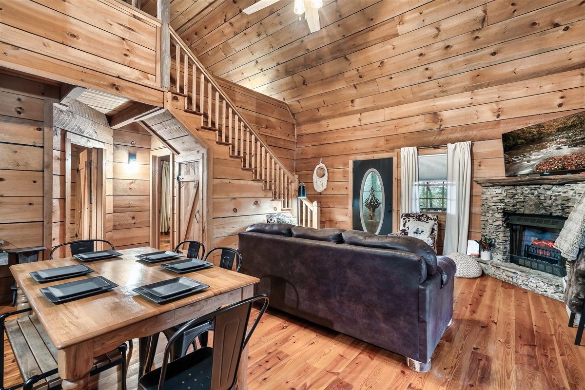 Open floor plan perfect for hanging out together