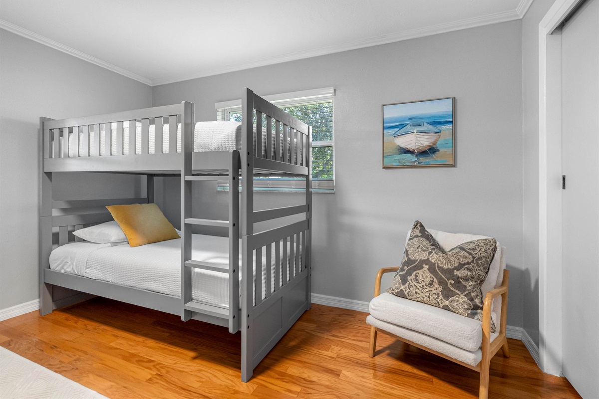Perfect for the kids or a group of friends, this bright bunk room sleeps four comfortably with two twin-over-twin bunk beds.