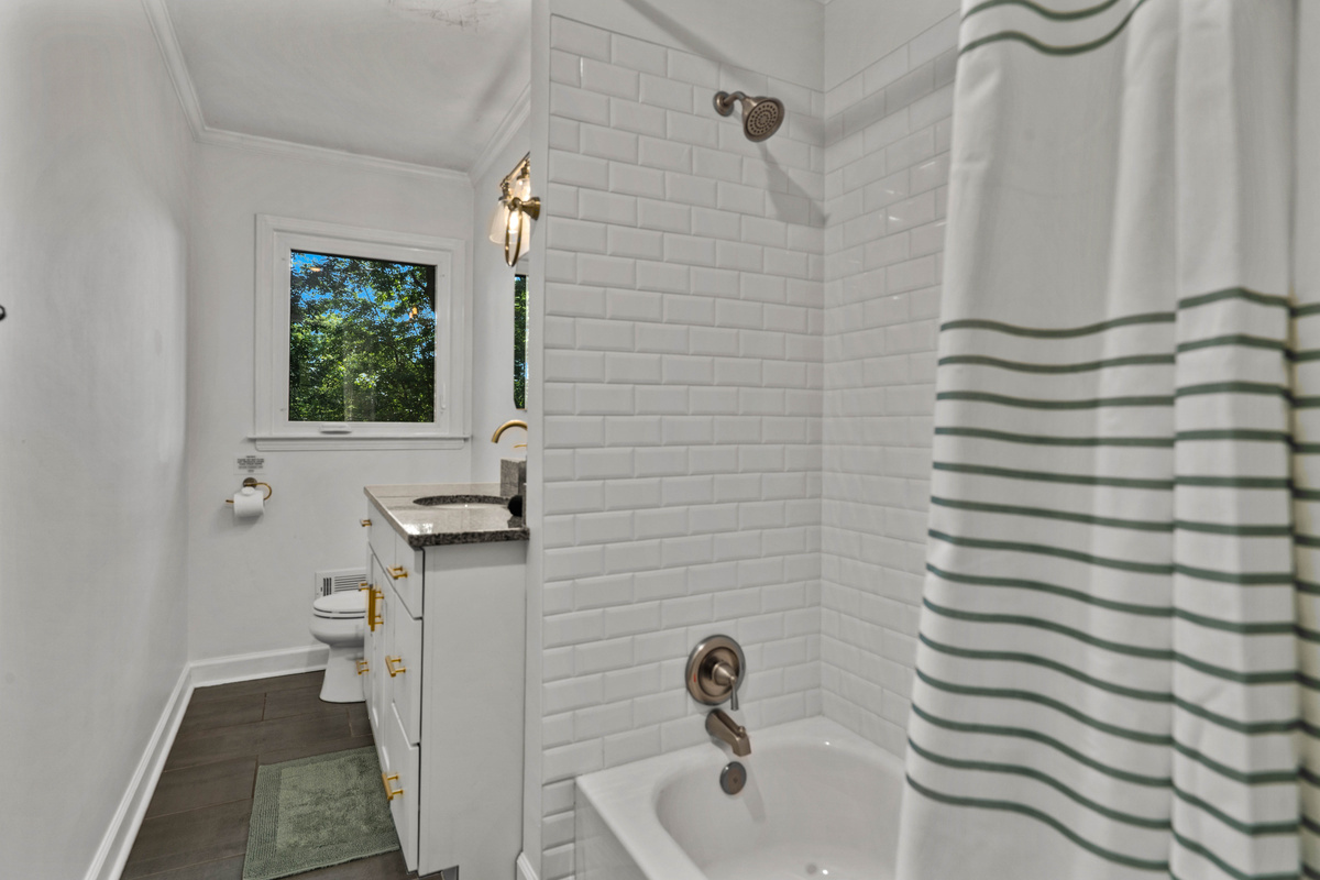 Full Bathroom in Hallway 