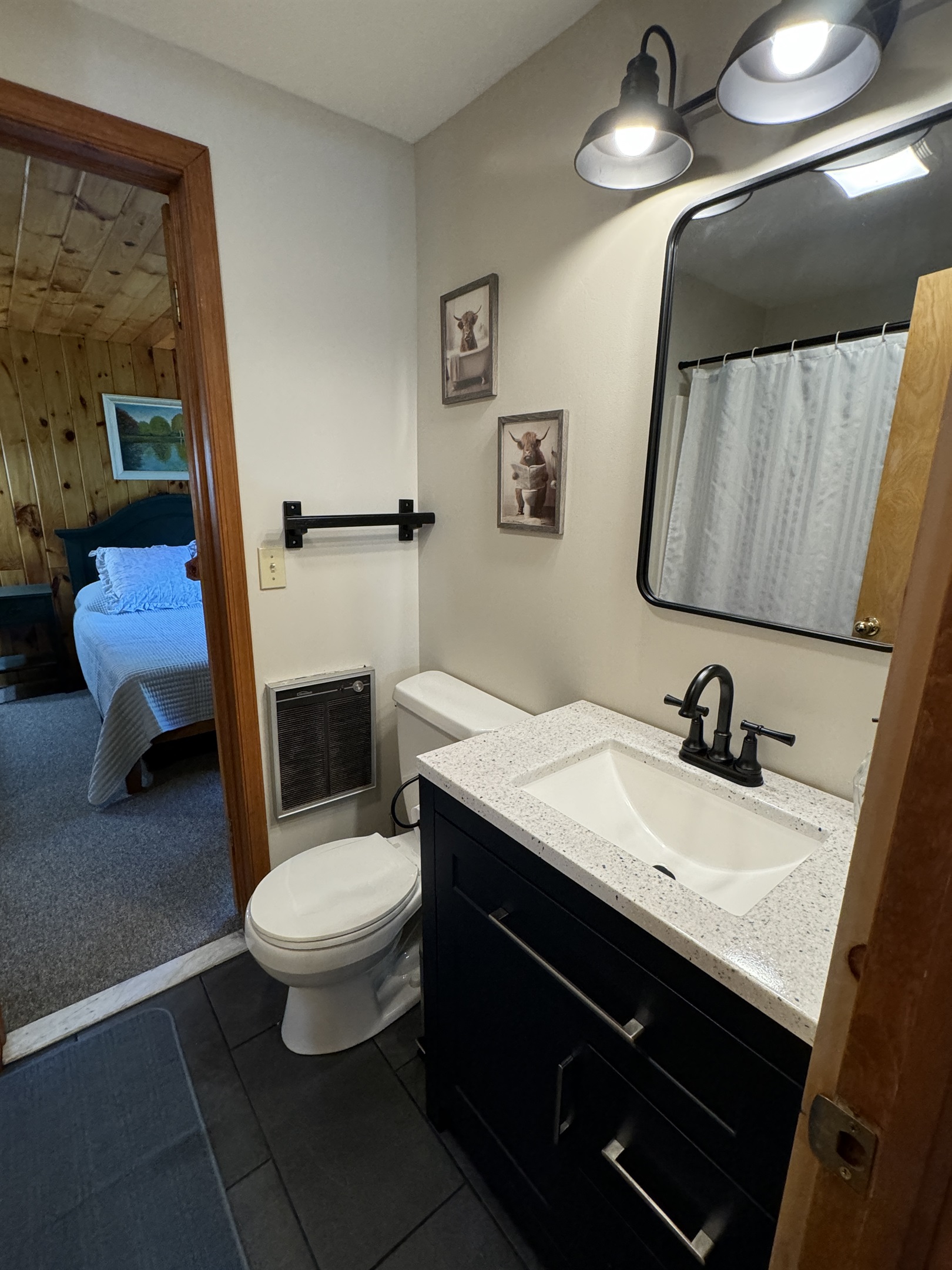 Jack and Jill bathroom between Queen #1 & 2
