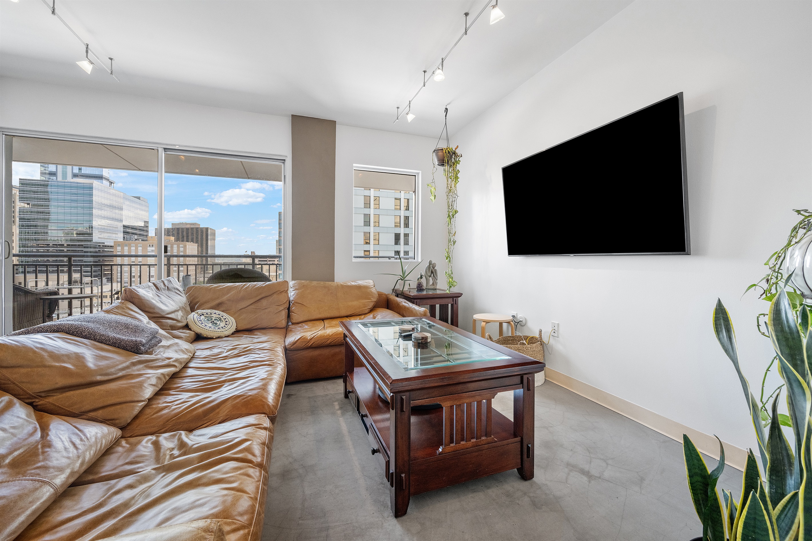 Large Flat Screen TV in the spacious Living Room