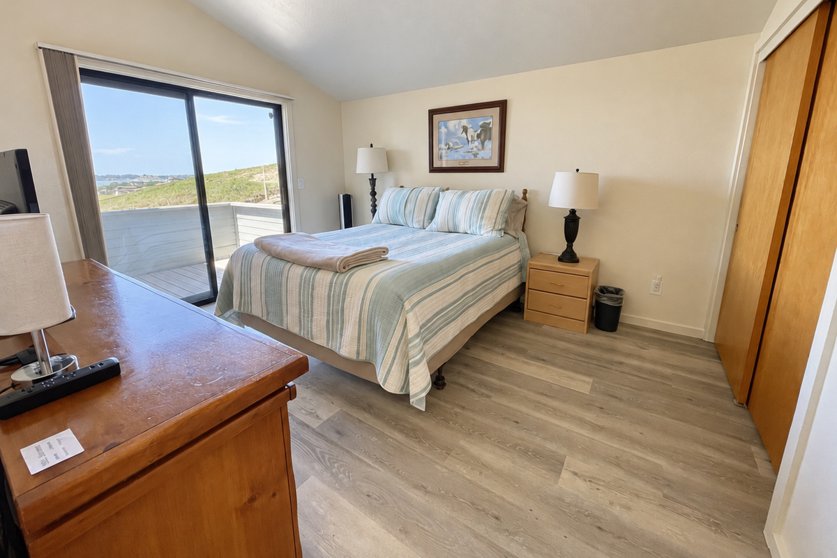 Bdrm #3 with Queen bed, TV - Cable/Roku