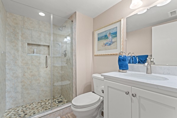 Queen En Suite Guest Bath