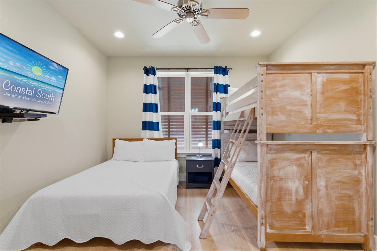 Guest Bedroom (Queen + Twin over Twin Bunk)