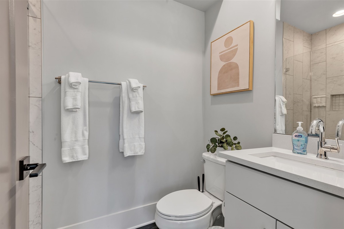 1st Floor Ensuite Bathroom