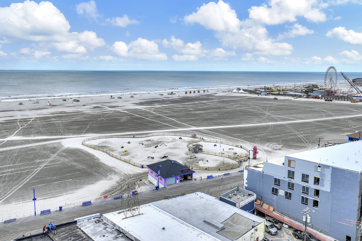 WW Dog Park new renovation is HUGE!  You can even see all the fun doggie park adventures from the air!  Dog Beach is a little over .5 mile walk from the Wildwoof Beach Bungalow?