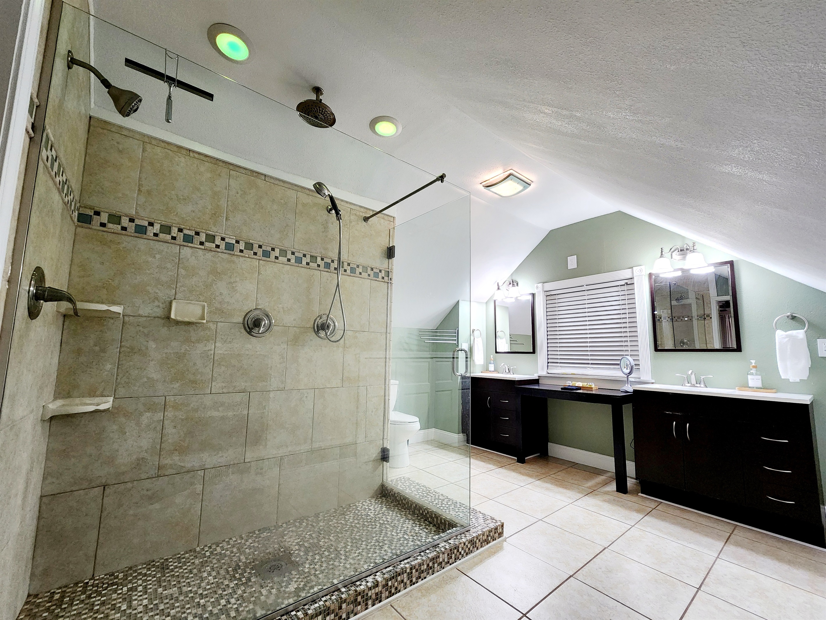 2nd floor master bathroom