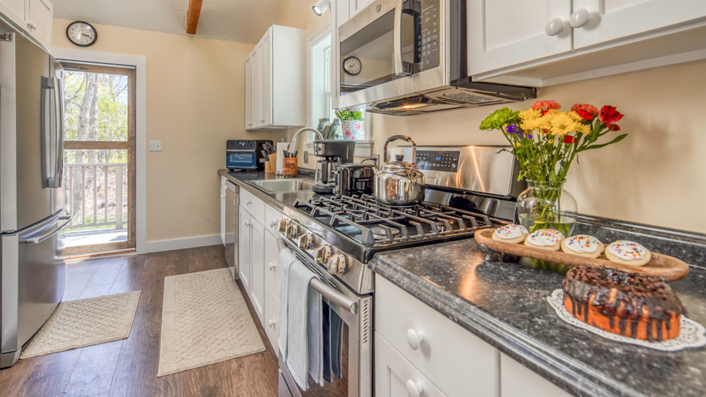 Full Kitchen