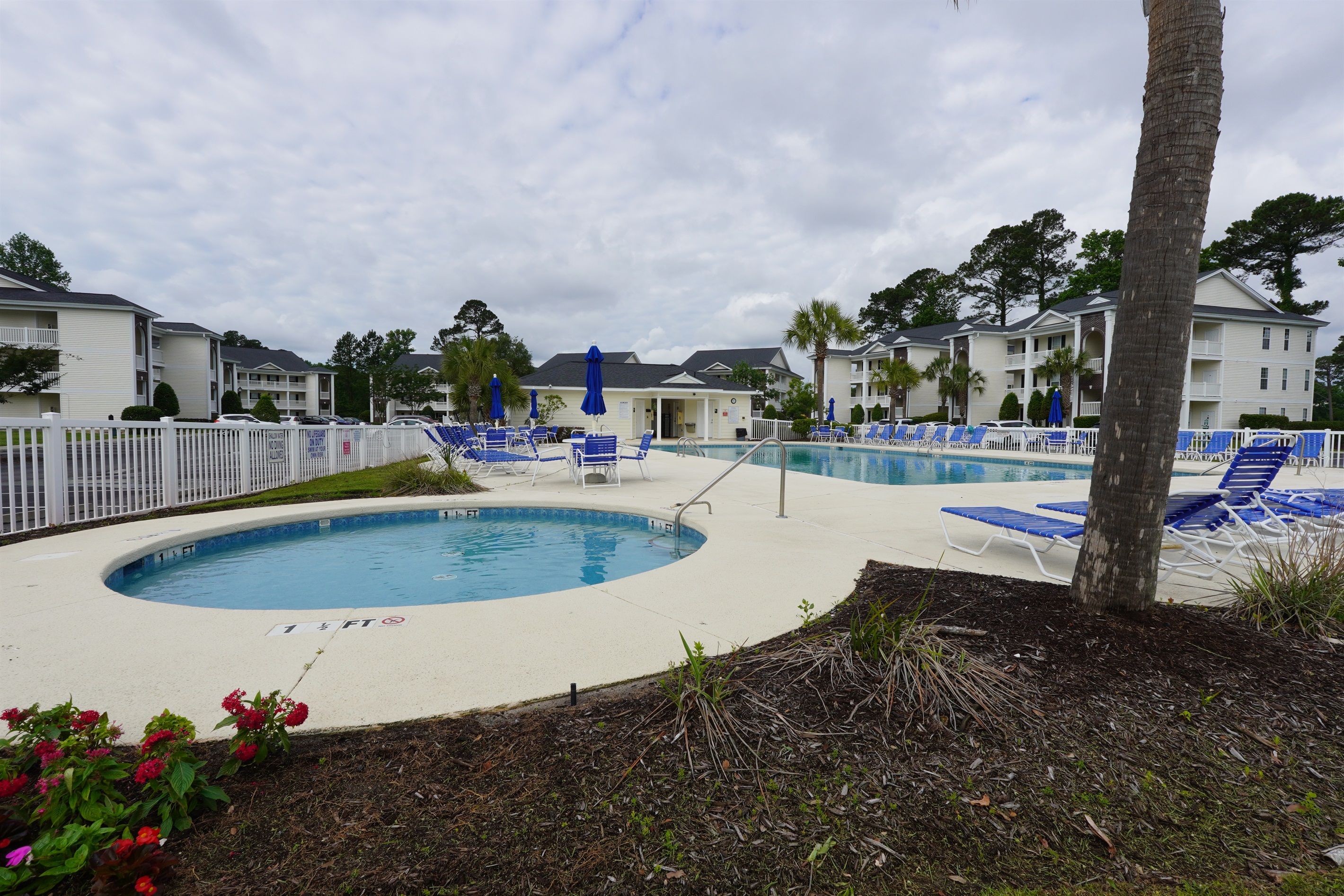 Outdoor Pool with Kid Area