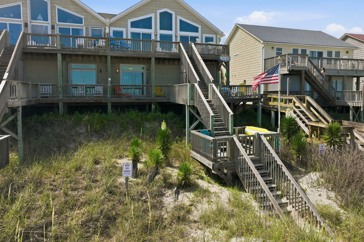 Exterior view of Klumzy Pelican with stairs and dune access