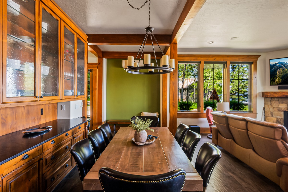 Dining Area for 8