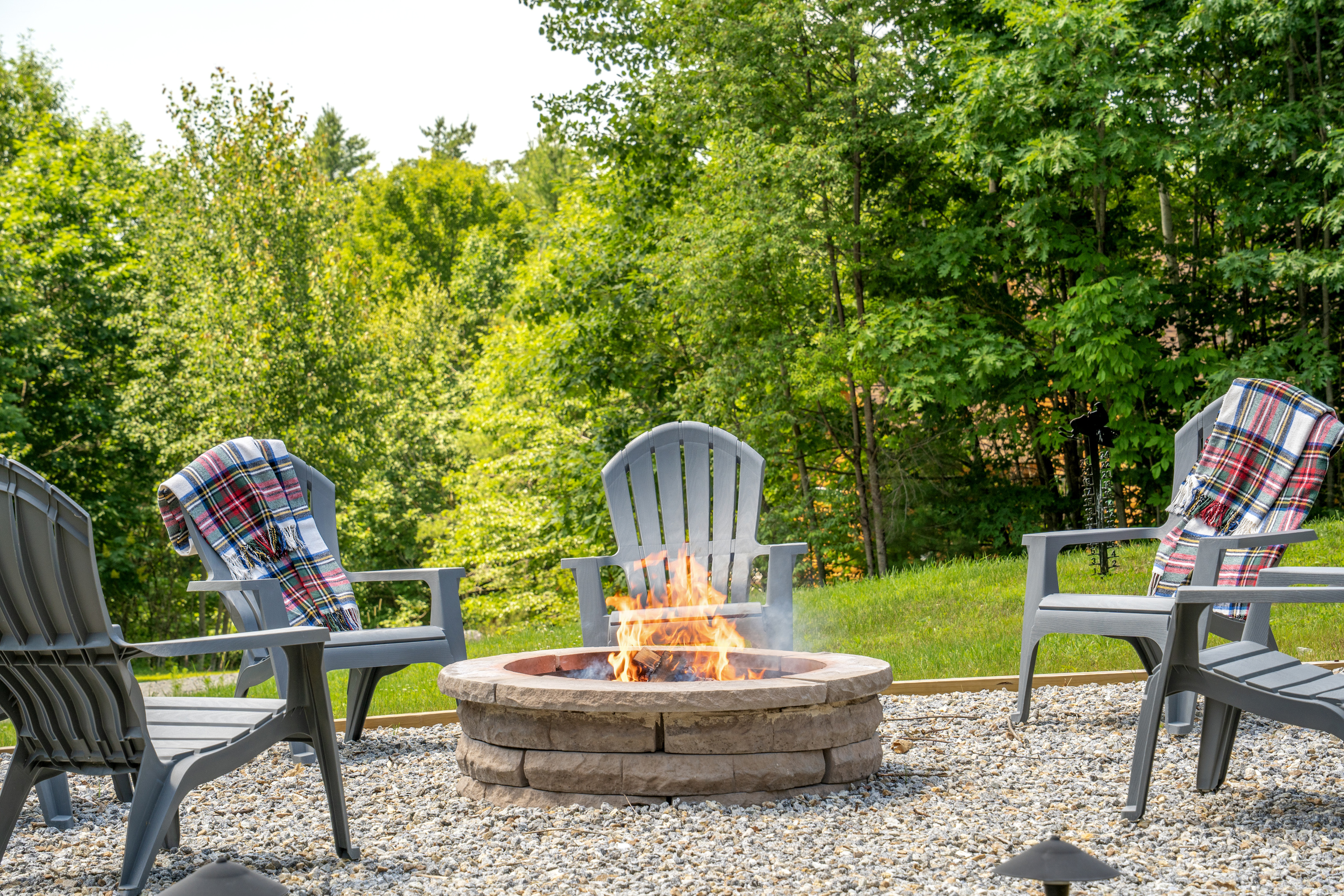Spend memorable time by the fire, surrounded by beautiful mountain scenery and peaceful surroundings!