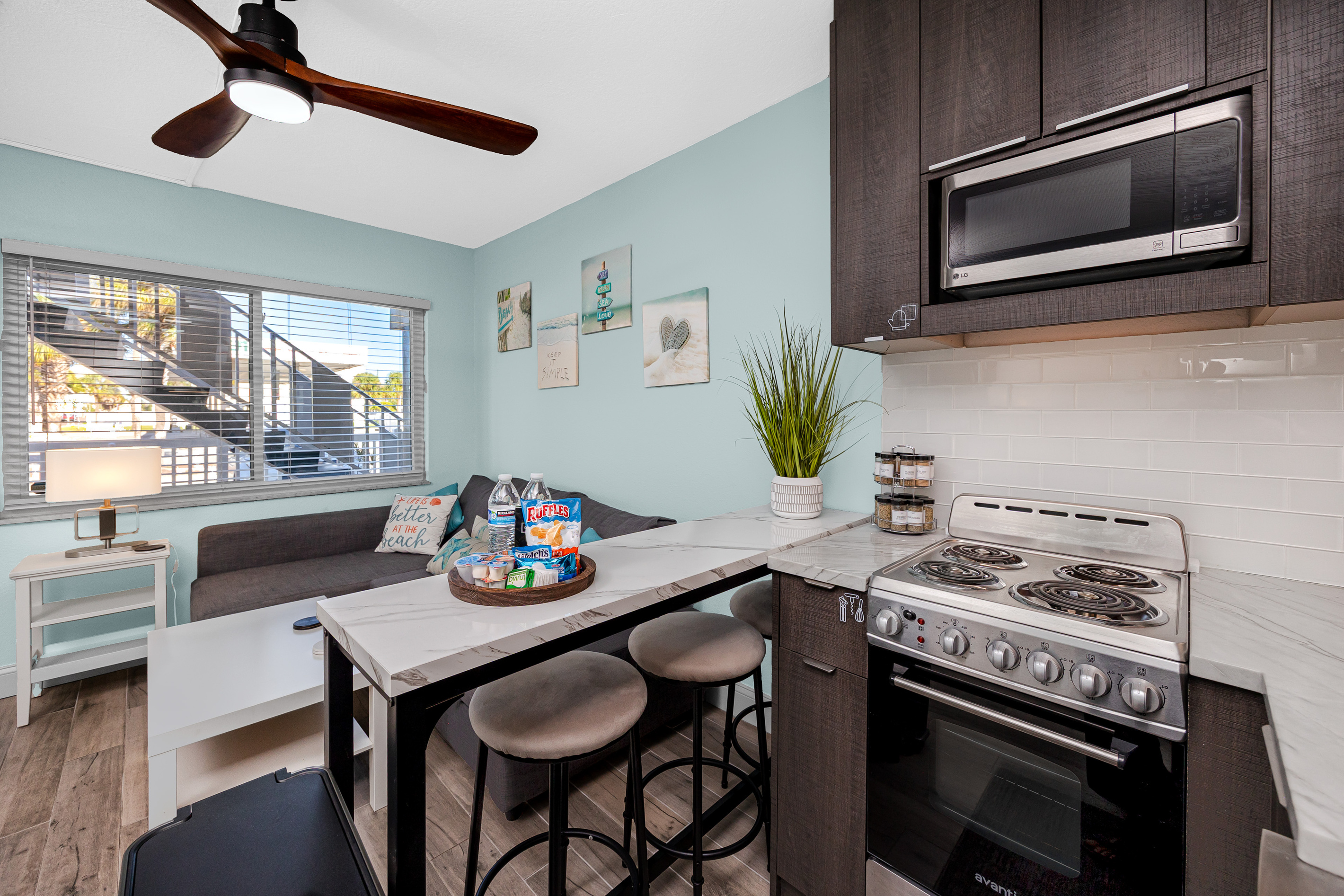 Full kitchen