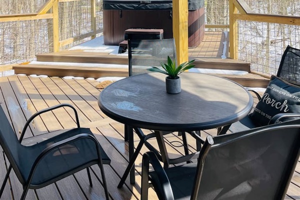 The treehouse deck offers a luxurious outdoor experience with an elevated hot tub & XL hammock seamlessly built into the deck floor. Additionally, you can enjoy the refreshing outdoor shower May 15- October 15. The hot tub is available 365 days 24/7.