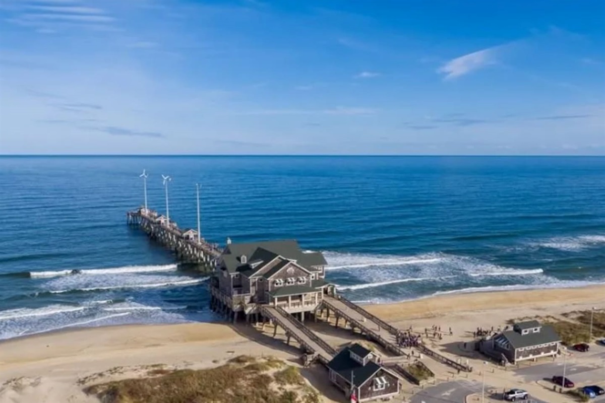 Just steps away from enjoying the beach or fishing from Jennette's Pier!