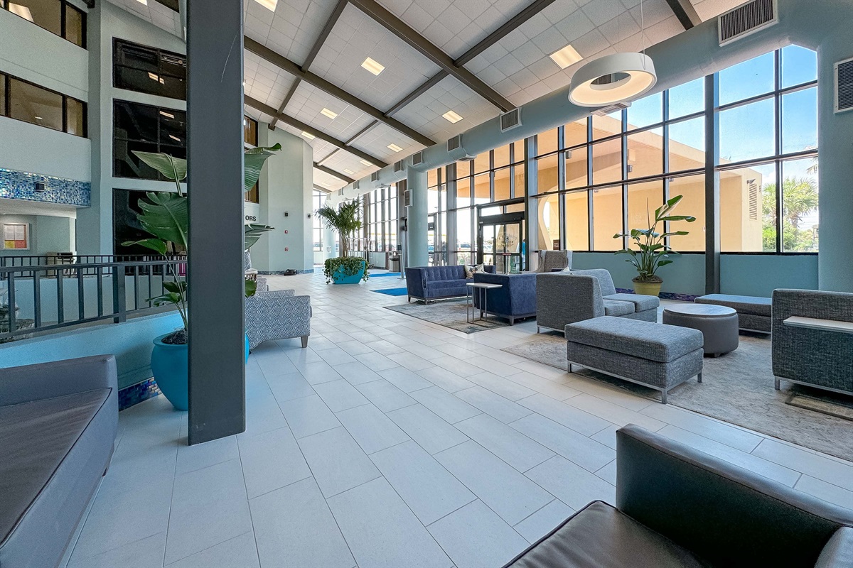 Step into the inviting lobby of Phoenix V, where ample comfortable seating awaits. Relax and take in the breathtaking panoramic views of the Gulf of Mexico through expansive windows – the perf