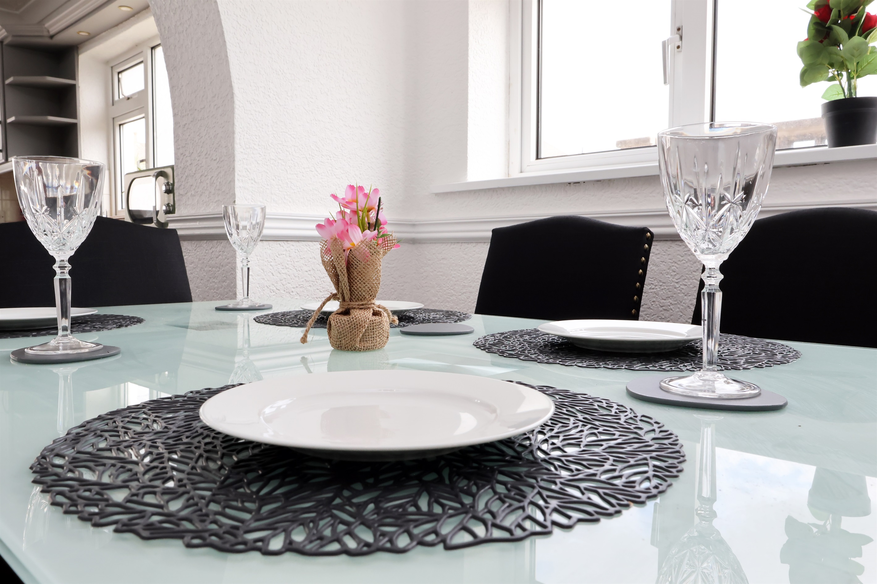 [Fully Equipped for large group dining]